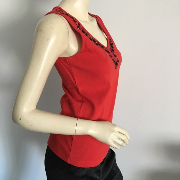 New red ribbed tank top with black Beaded neckline - Picture 5 of 8